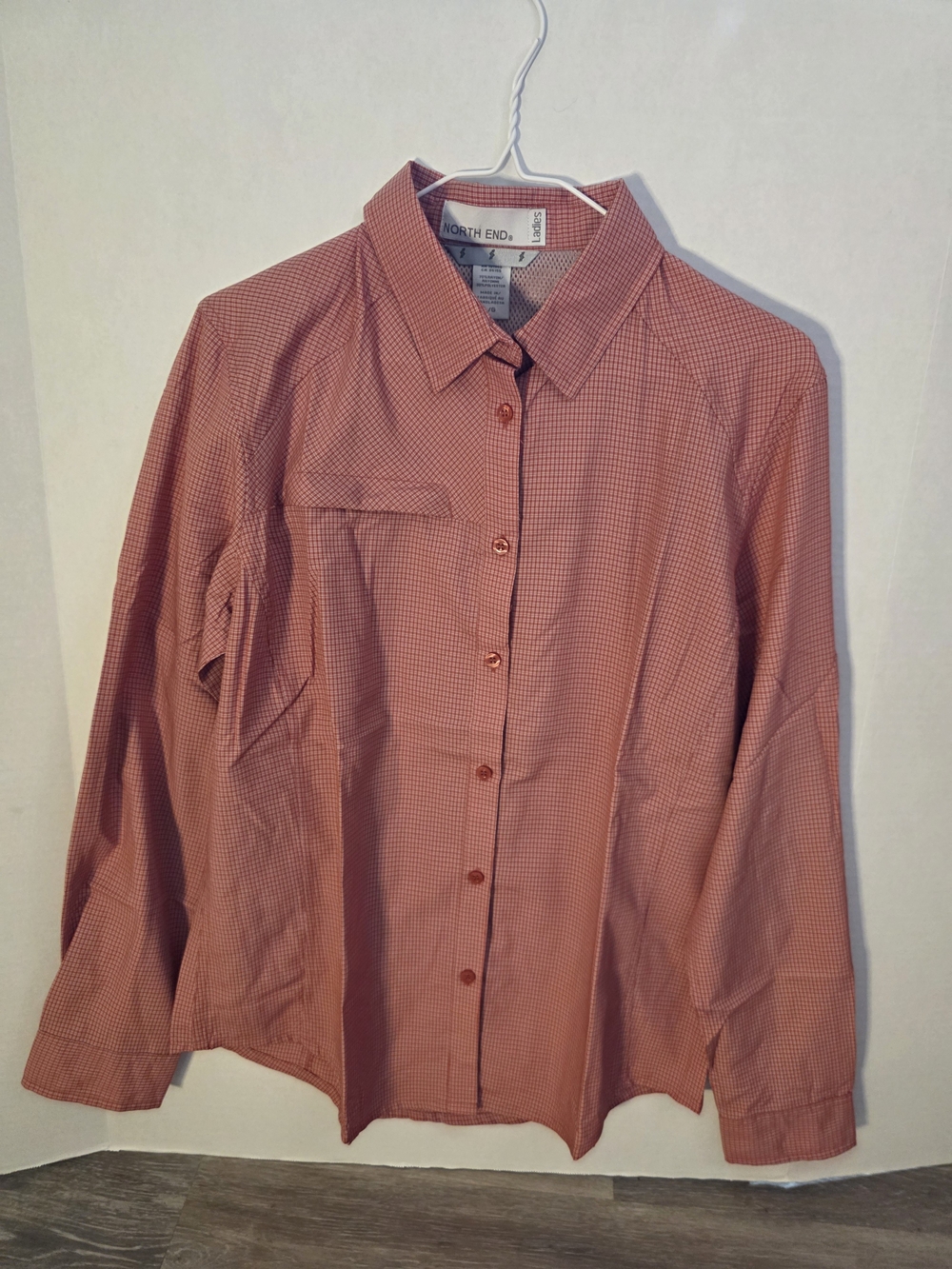 North End Women's Performace Button Down Shirt. Brand New. Size Large